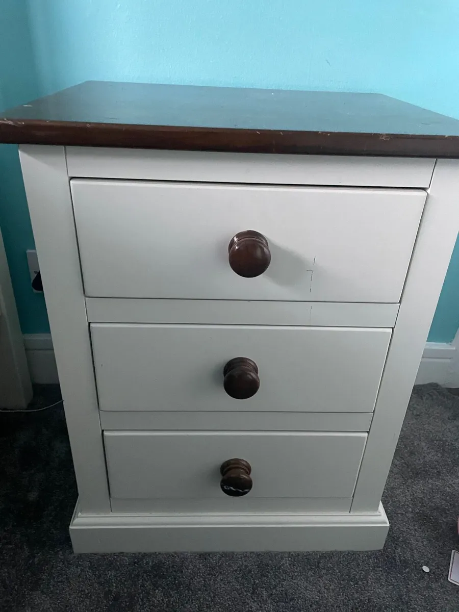 Wardrobe and locker - Image 2