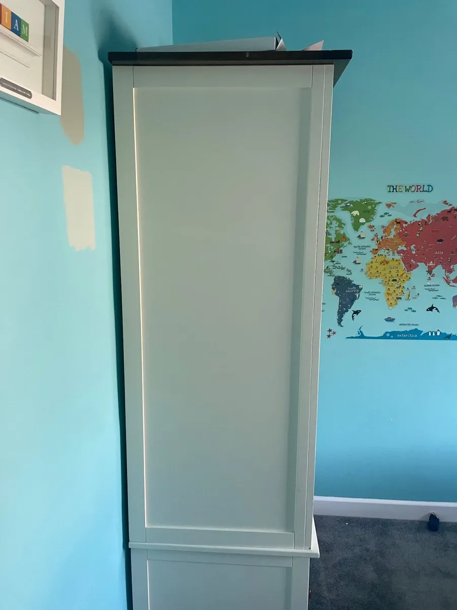 Wardrobe and locker - Image 3