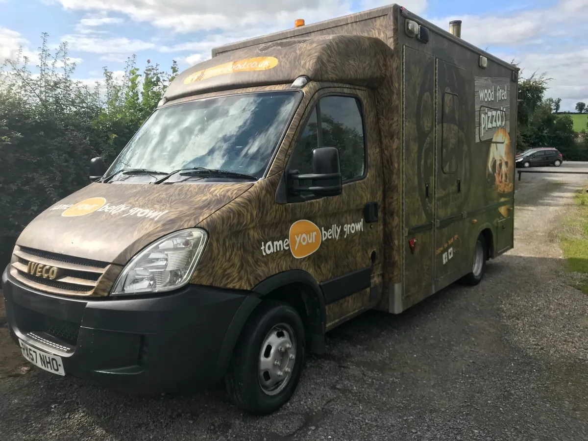 Wood fired pizza van - Image 4