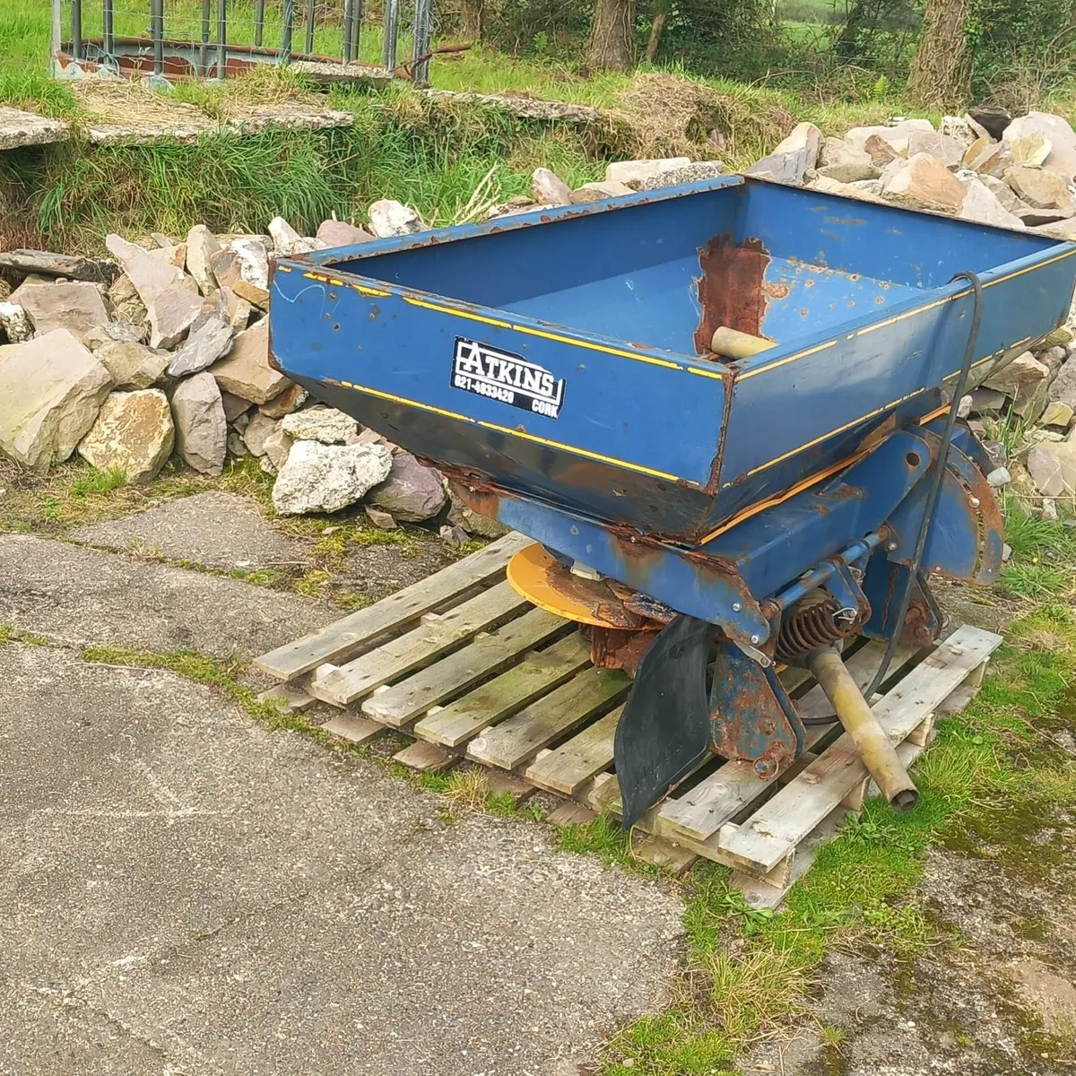 Fertiliser Spreader - Image 2