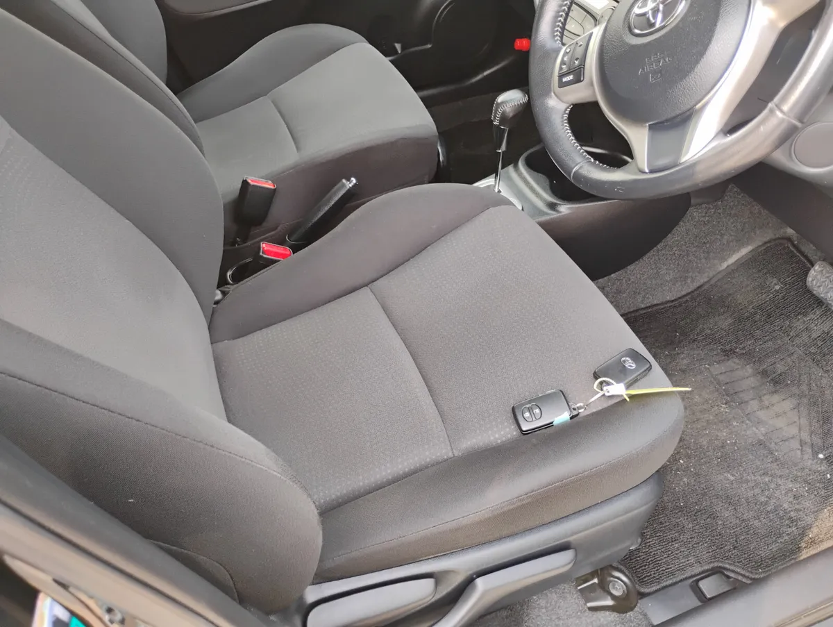 LOW MILEAGE 1.3 AUTOMATIC - Image 4