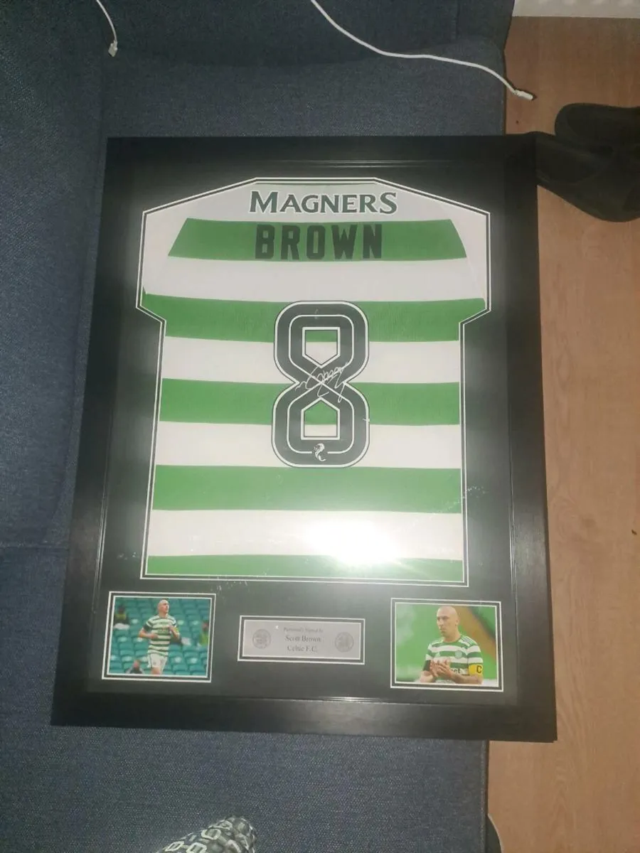 Celtic FC Scott Brown signed and framed jersey - Image 1