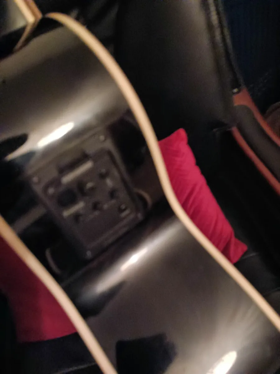 Guitar - Image 4