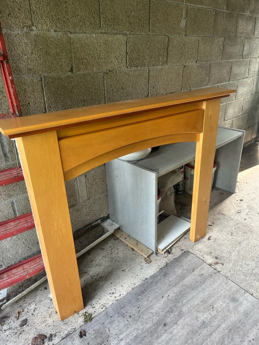 Wooden fireplace frame - Image 1
