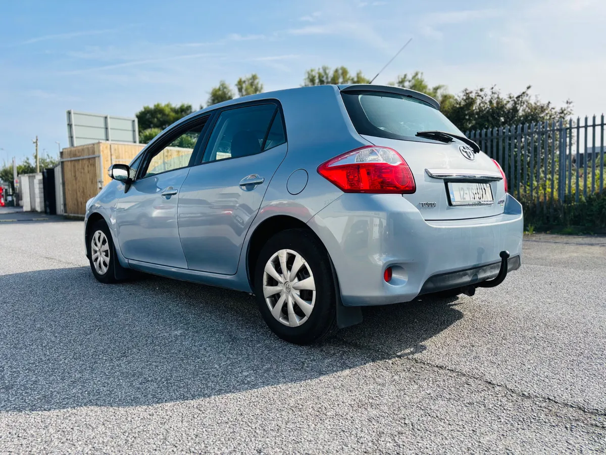 Toyota Auris 2012 - Image 4