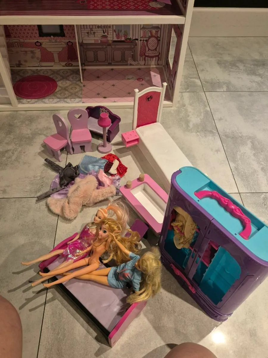 Doll house + accessories - Image 3