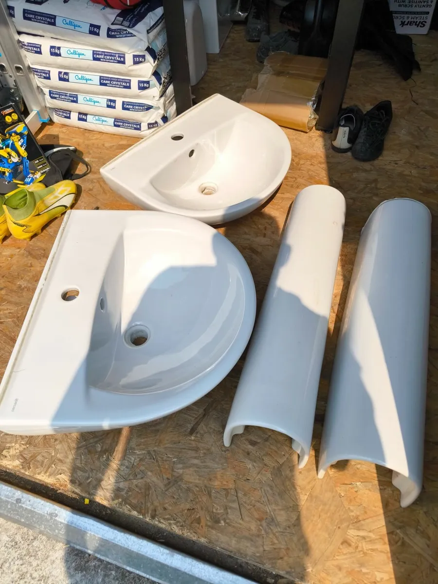 Wash Basin and Pedestal 2x - Image 1