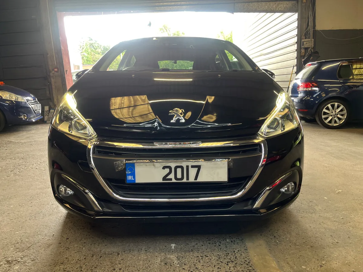Peugeot 208 1.2 Automatic low mileage - Image 3