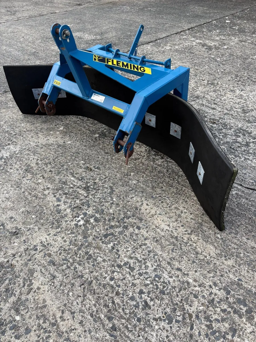 Fleming Heavy Duty Yard Scraper - Image 3