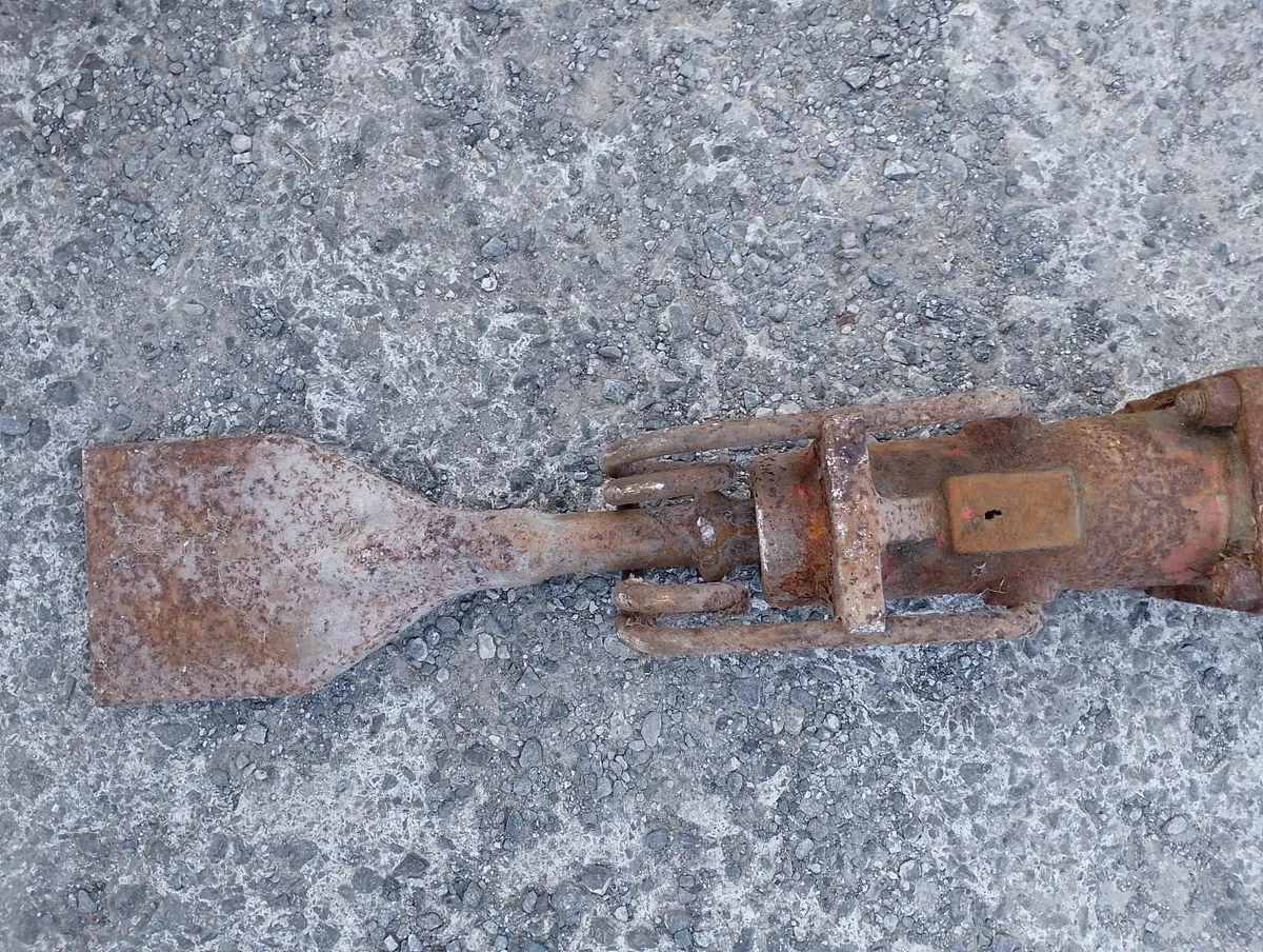 Hydraulic breaker hammer - Image 2