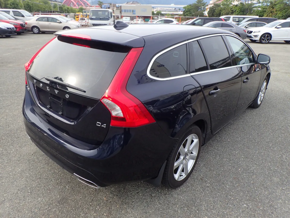 Volvo V60 2.0 D4 SE LUXURY DIESEL 190 BHP AUTO // - Image 4