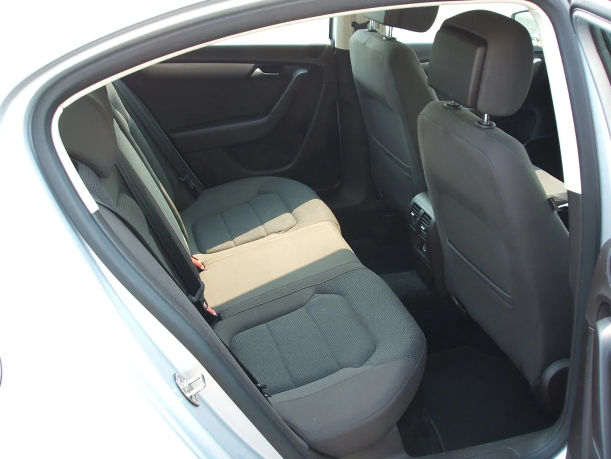 Volkswagen Passat 2.0 TDI SE T 140PS 4DR BLUEMOTIO - Image 2