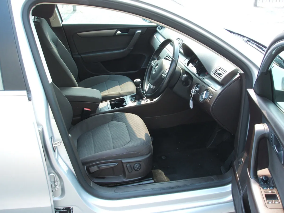 Volkswagen Passat 2.0 TDI SE T 140PS 4DR BLUEMOTIO - Image 3