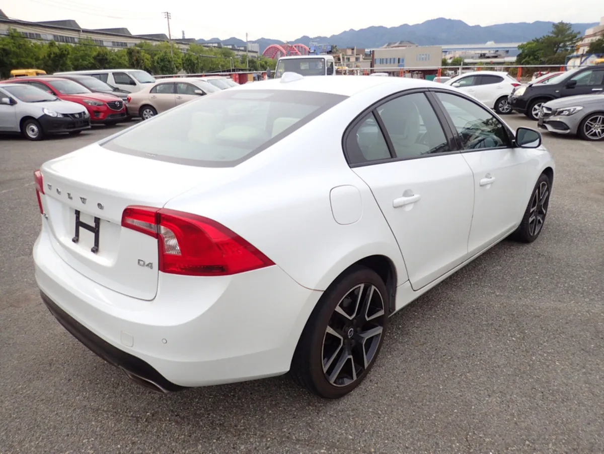 Volvo S60 2.0 D4 SE LUXURY PLUS DIESEL AUTOMATIC / - Image 4