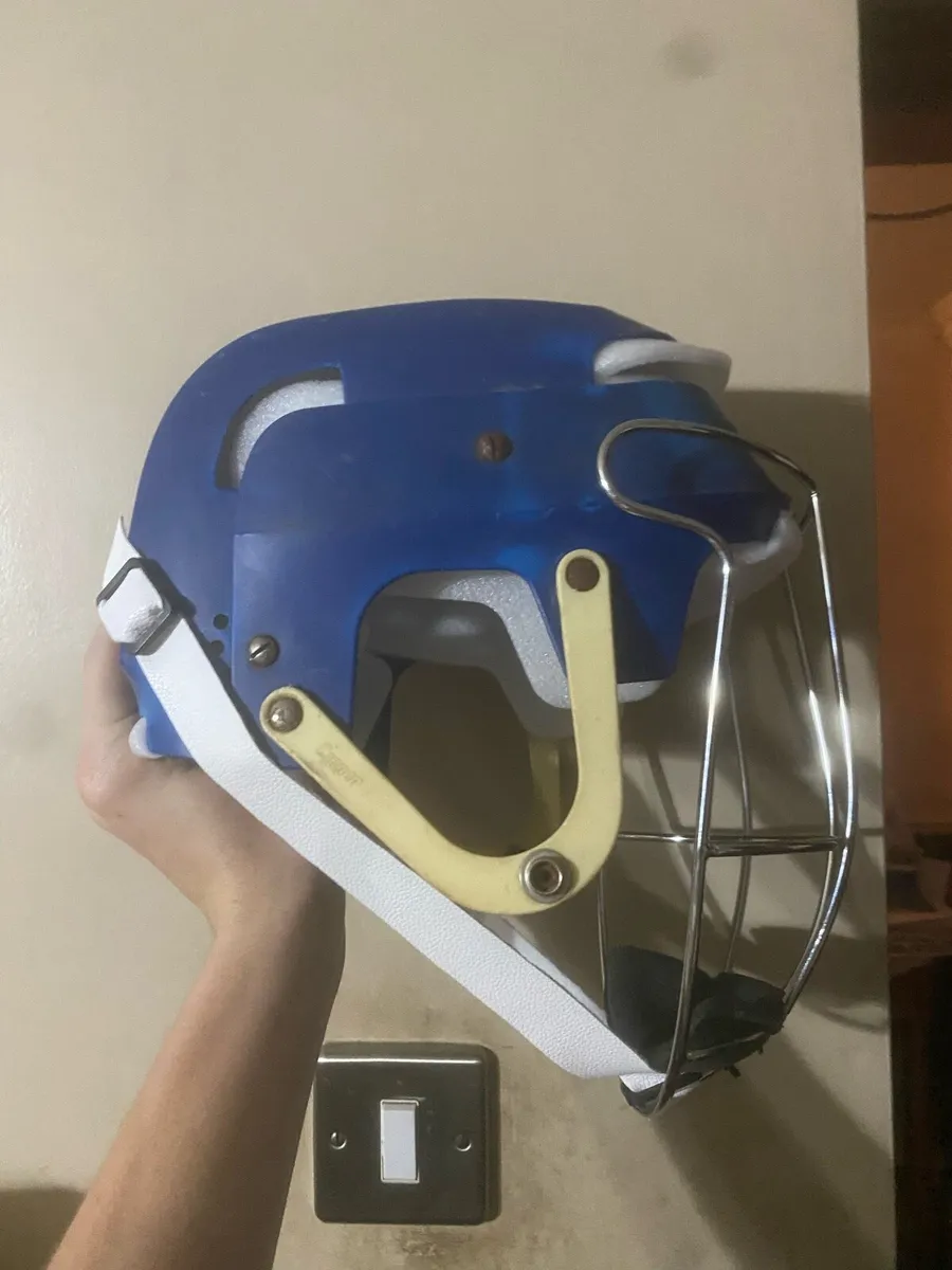 Blue old newstyle cooper sk100 hurling helmet - Image 3