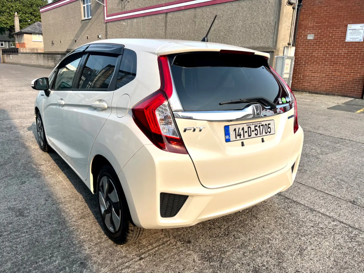 Honda Fit 2014 hybrid - Image 4