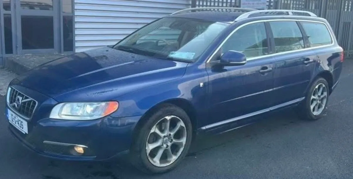 Volvo V70 - Image 1