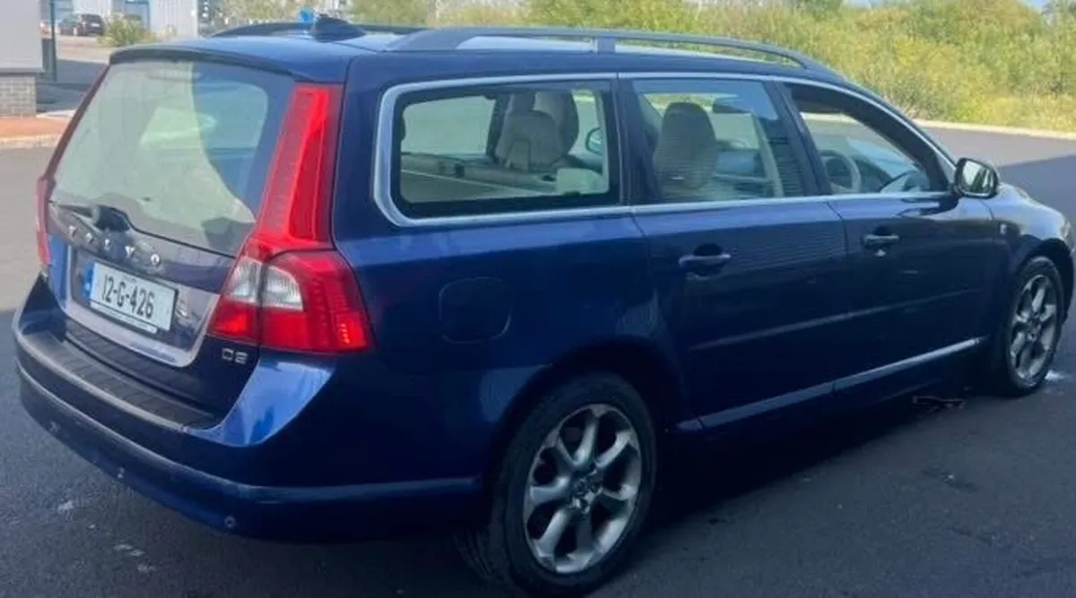 Volvo V70 - Image 2
