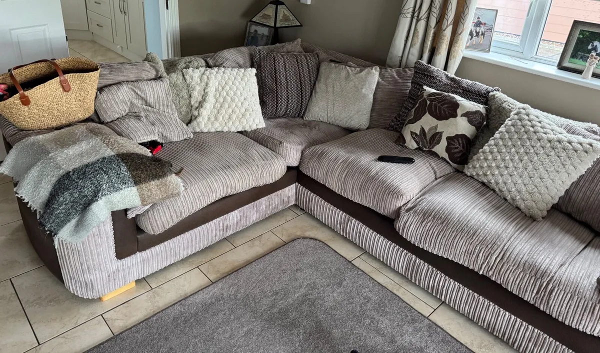 L shaped couch - Image 2