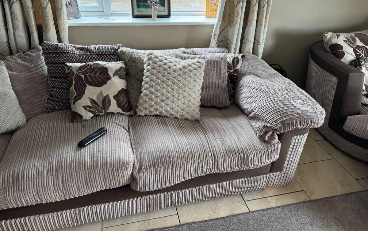 L shaped couch - Image 3