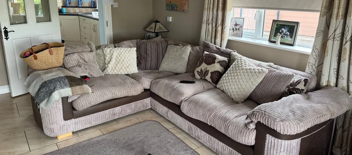 L shaped couch - Image 4