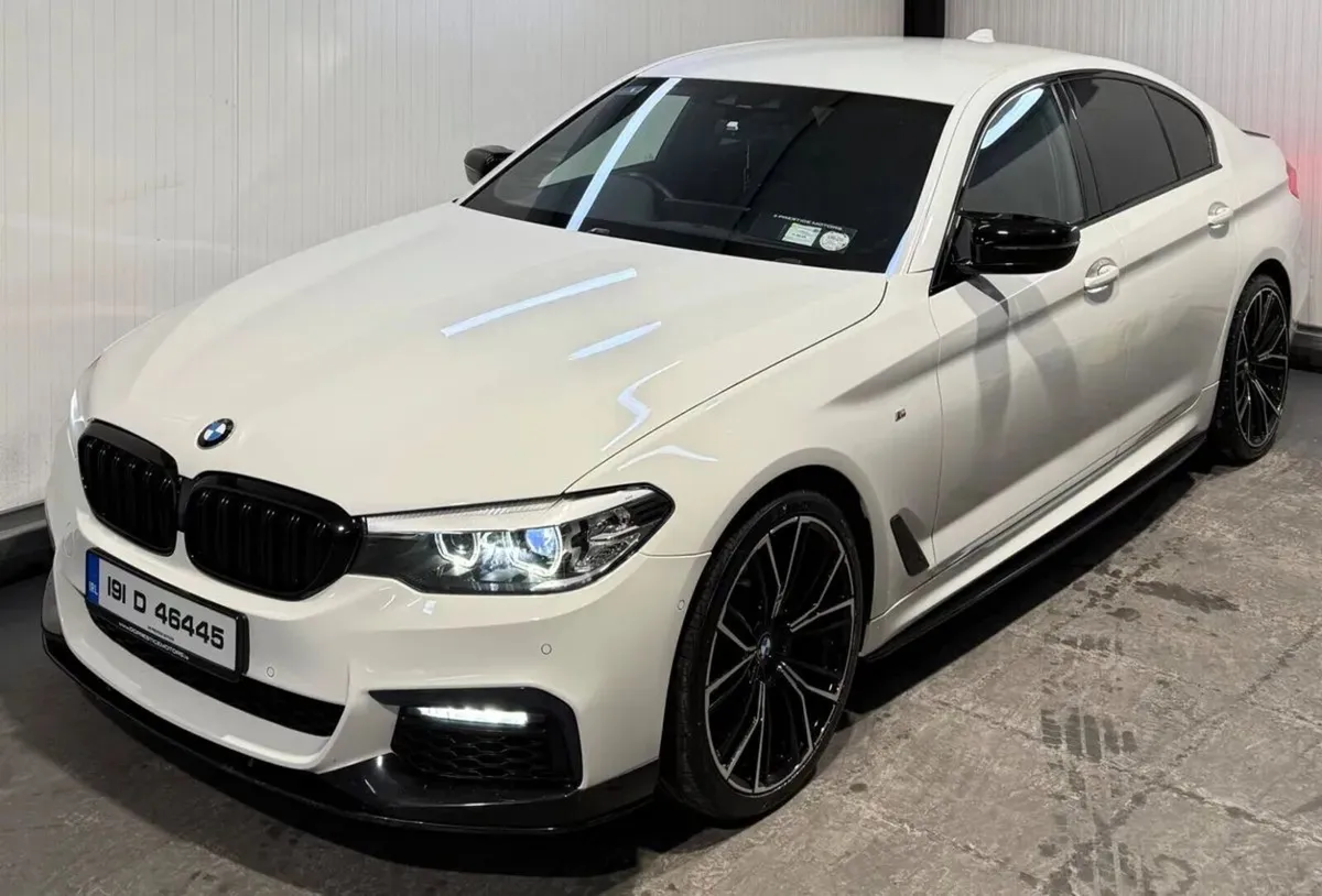 2019 BMW 520 - Image 2