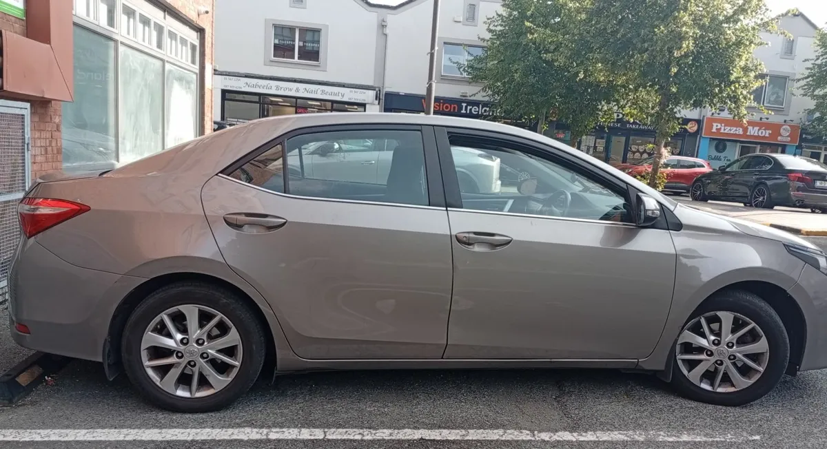 Toyota Corolla 2014 - Image 2