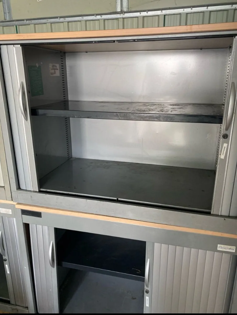 4 storage cabinets - Image 3