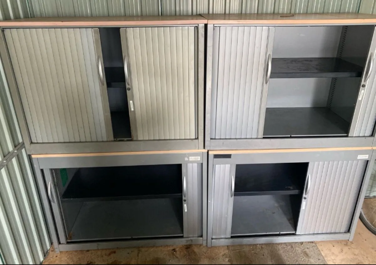 4 storage cabinets - Image 1