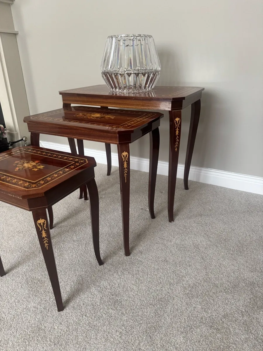 Nest of tables - Image 1