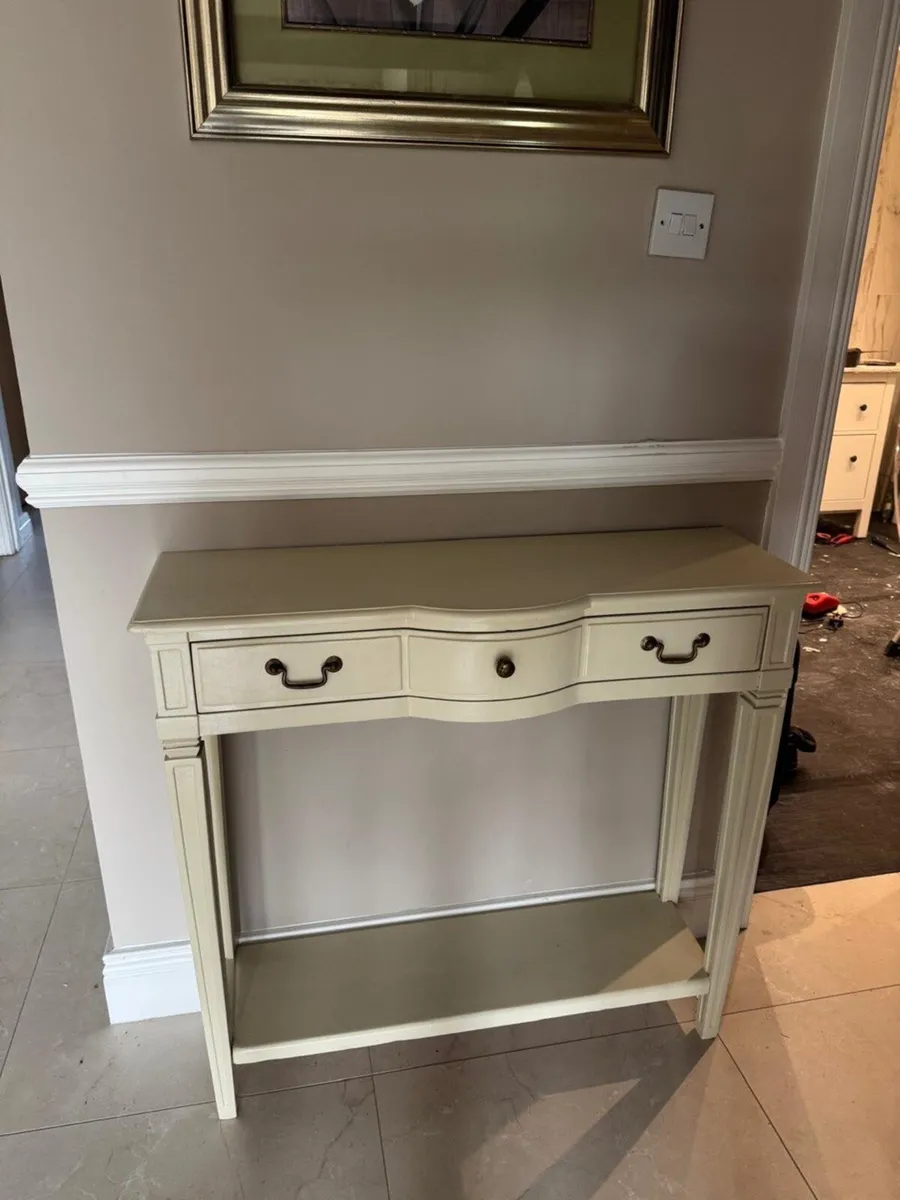 Console Table - Image 3
