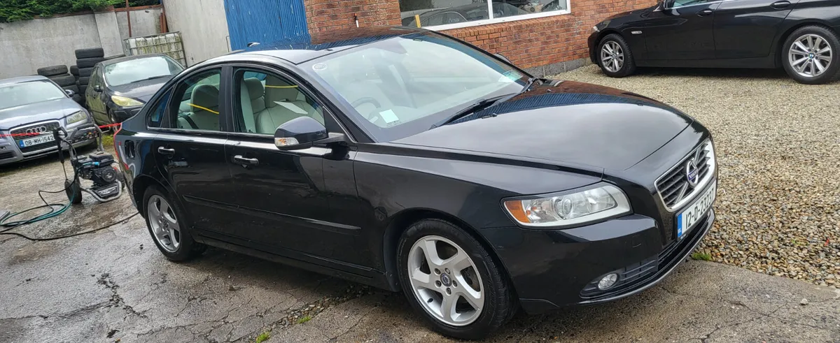 Volvo S40 2012 - Image 1