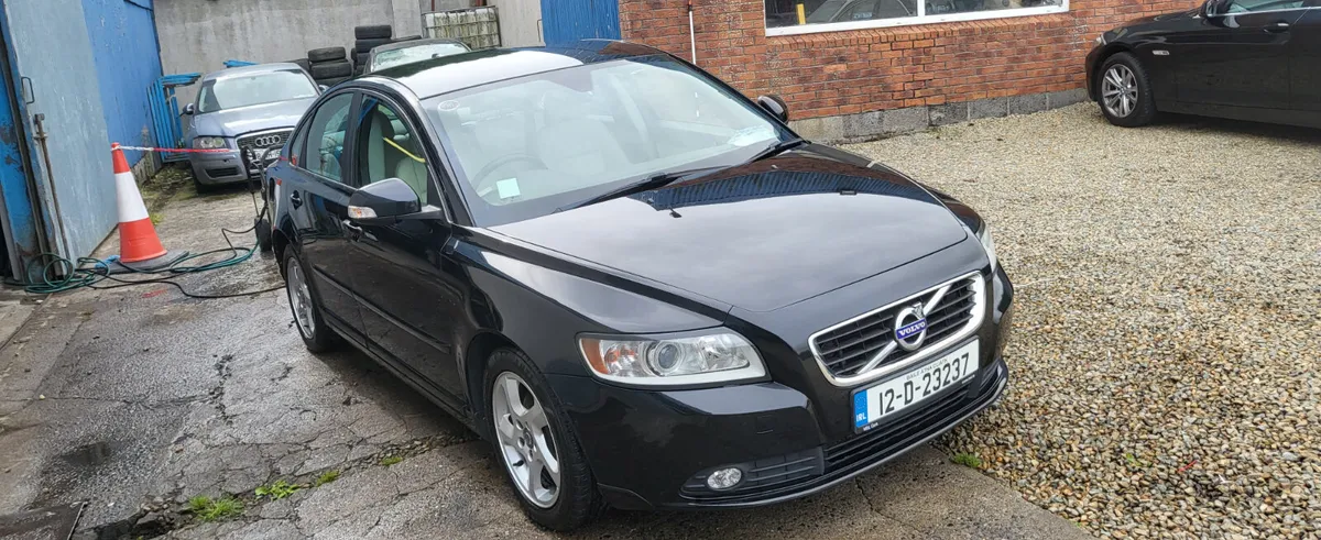 Volvo S40 2012 - Image 2