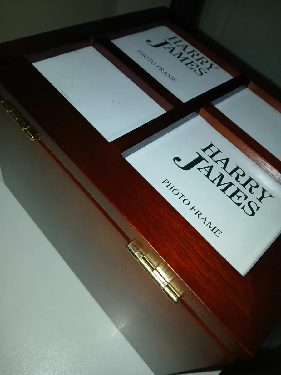 Photo storage complete with laminate dividers - Image 2