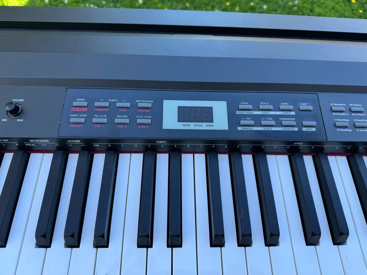 Digital piano - Image 2
