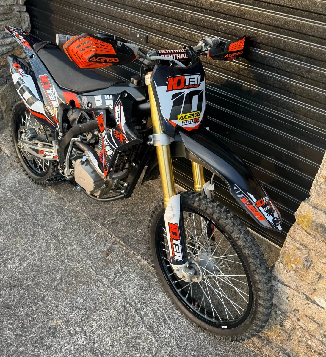 10TEN Dirt bike - Image 1