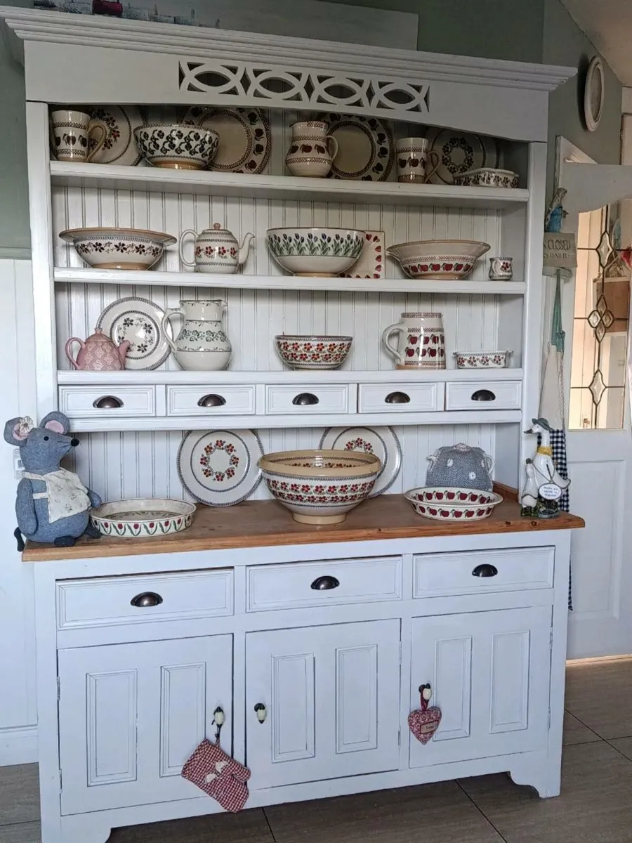 Solid kitchen dresser delivery arranged - Image 2