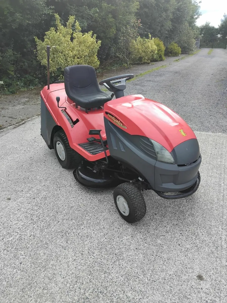 Castelgarden ride on 13.5hp hydrostatic - Image 1