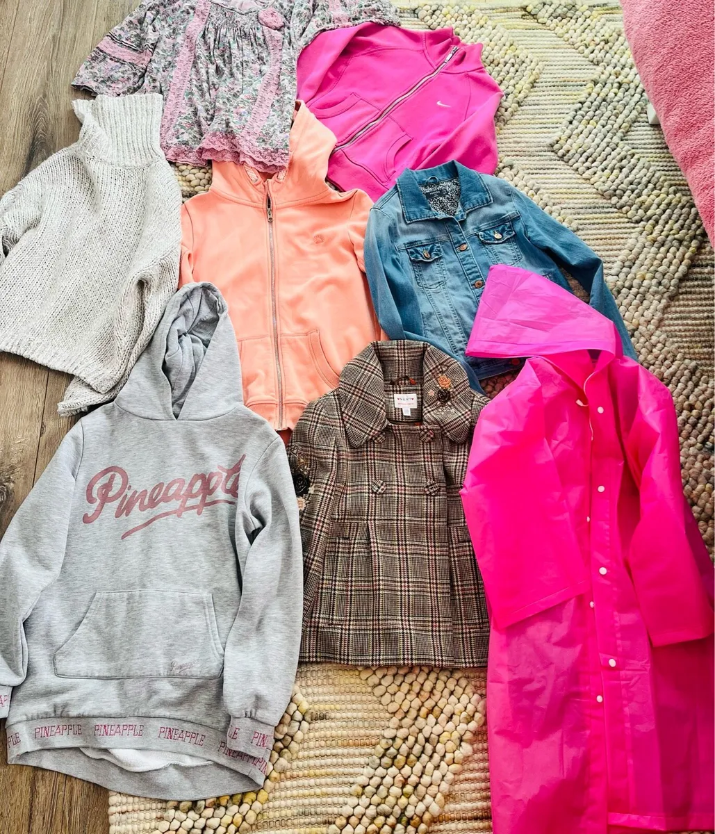 Clothes in perfect condition - Image 1