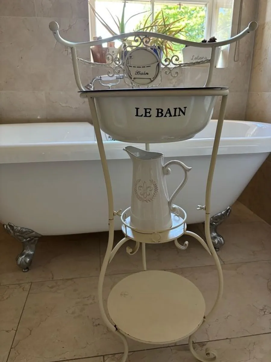 Lovely Bath Stand - Image 1