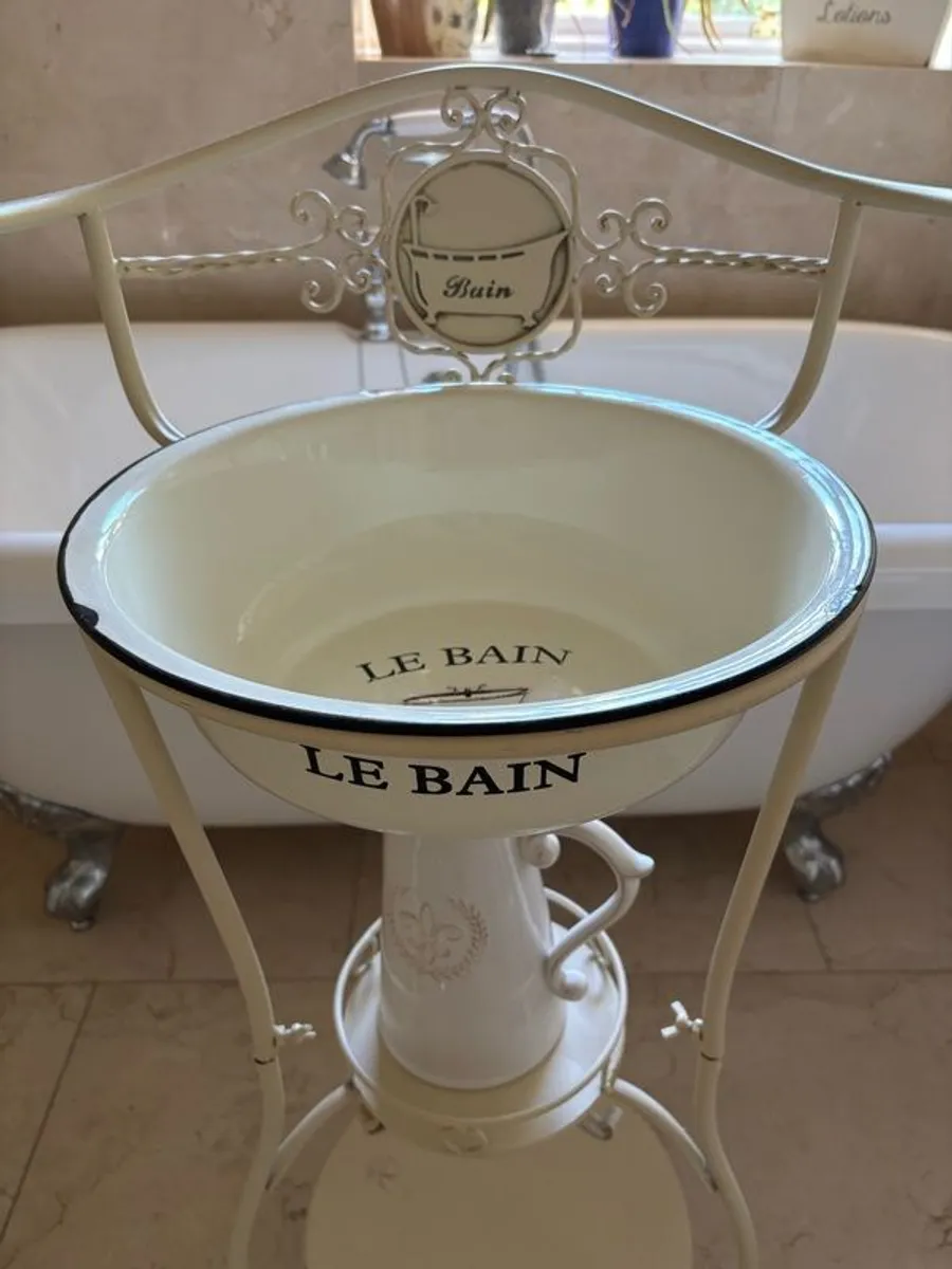 Lovely Bath Stand - Image 2