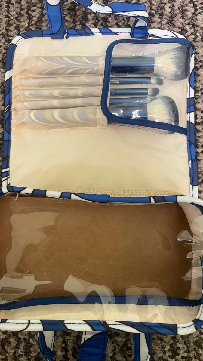 New make up brushes - Image 1