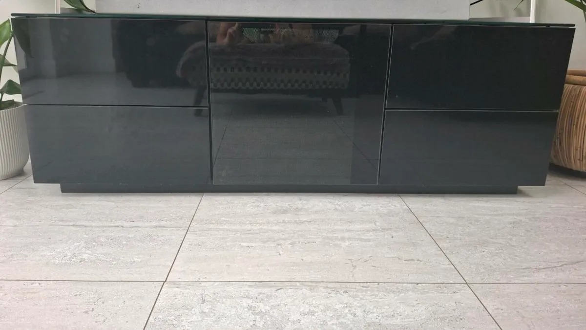 TV Media unit - Image 1