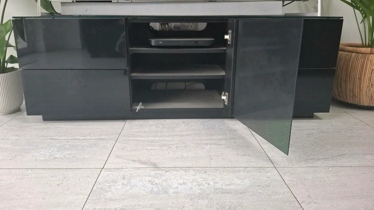 TV Media unit - Image 2