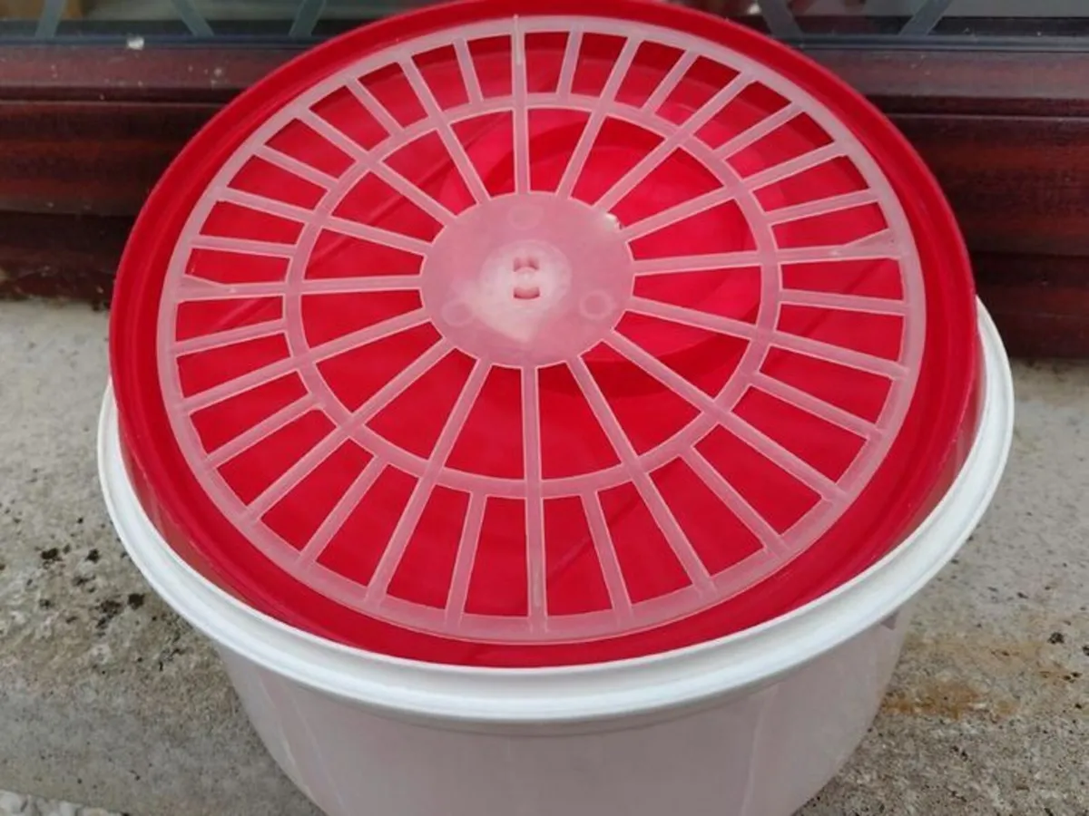 SALAD SPINNER (MISSING PLASTIC INSERT) USED. - Image 2