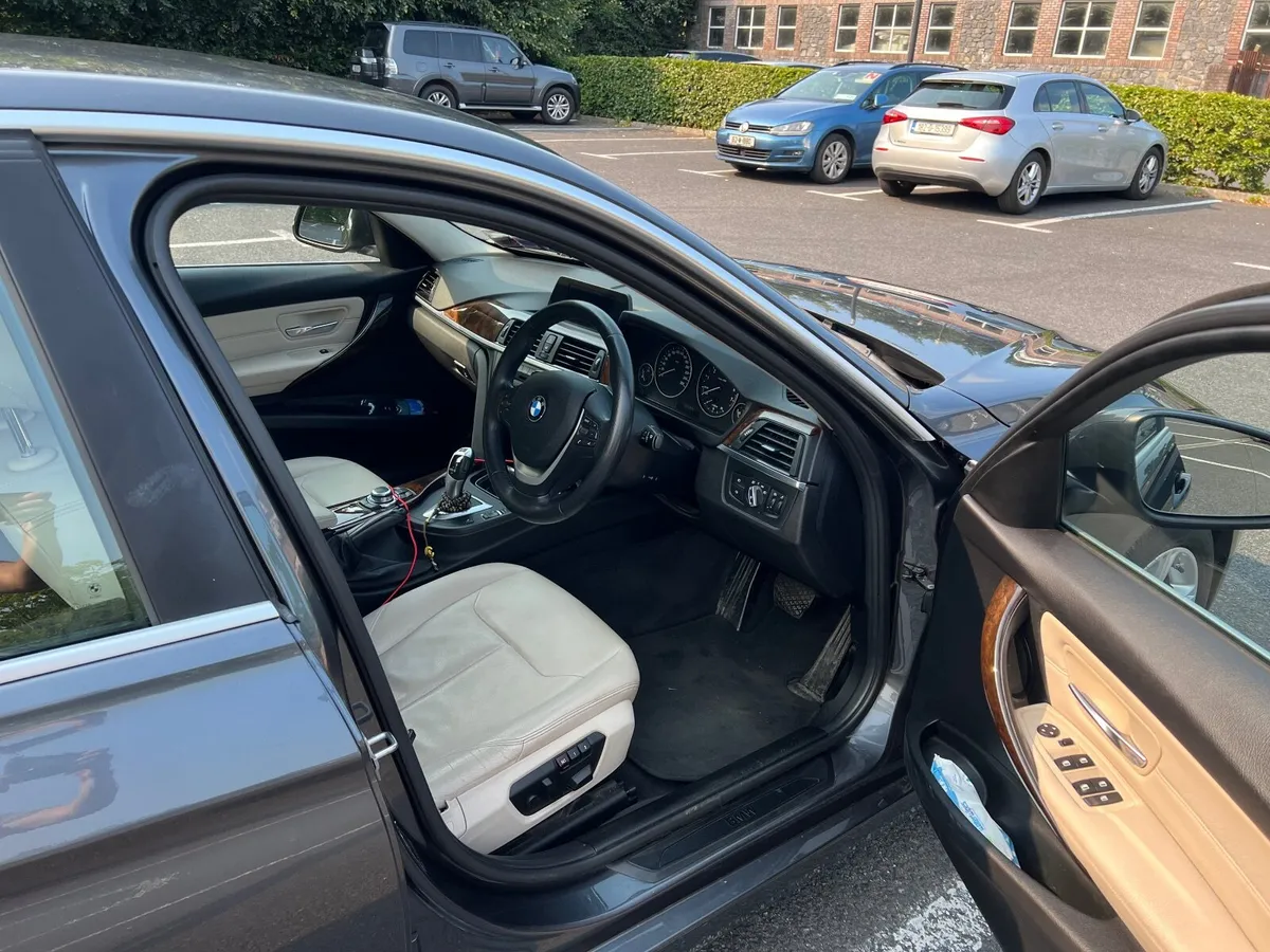 BMW 3-Series 2015 - Image 2