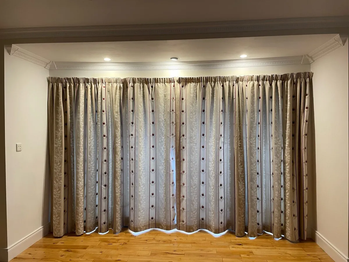 Fully lined curtains with bendable track - Image 2
