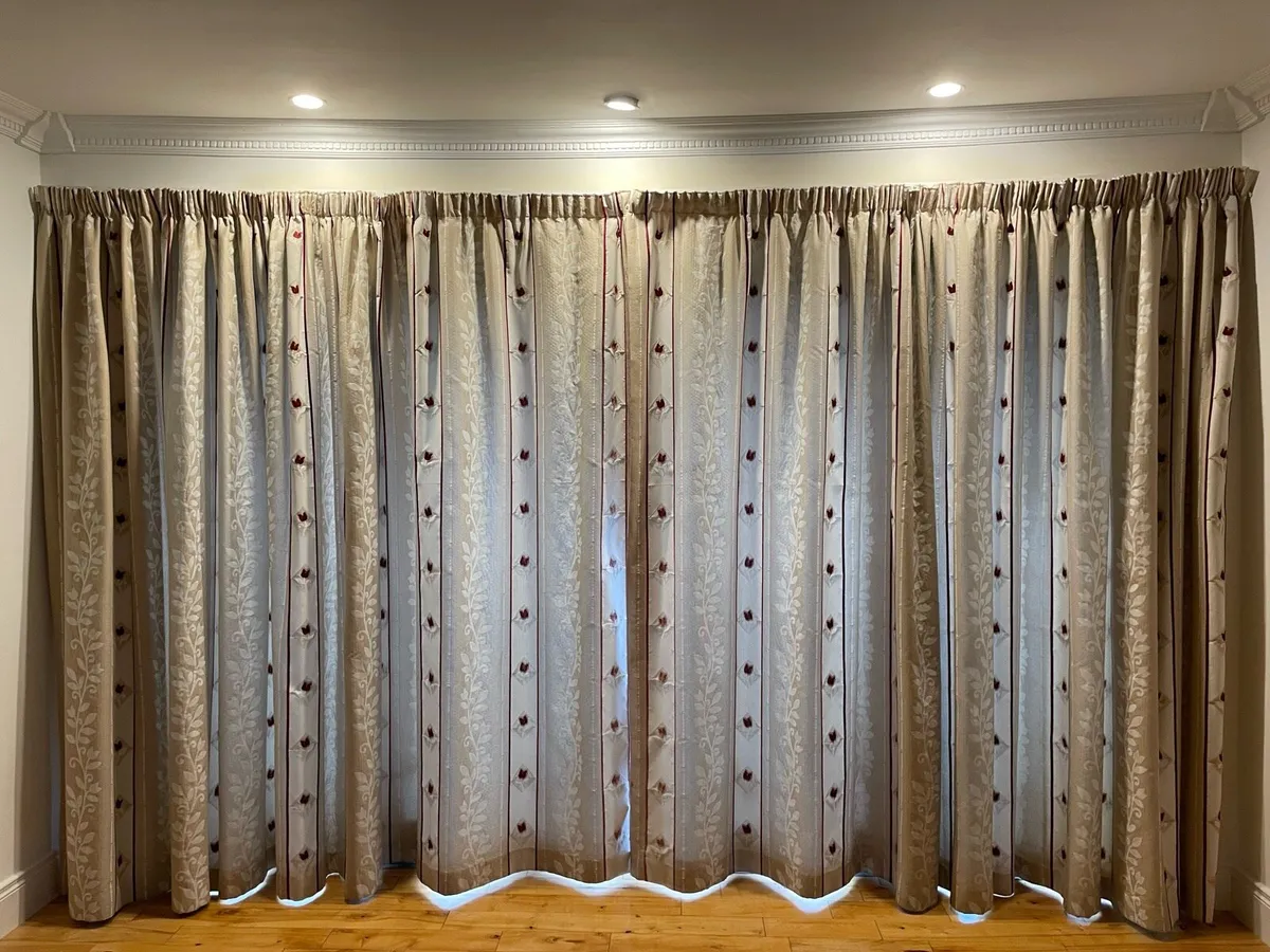 Fully lined curtains with bendable track - Image 3