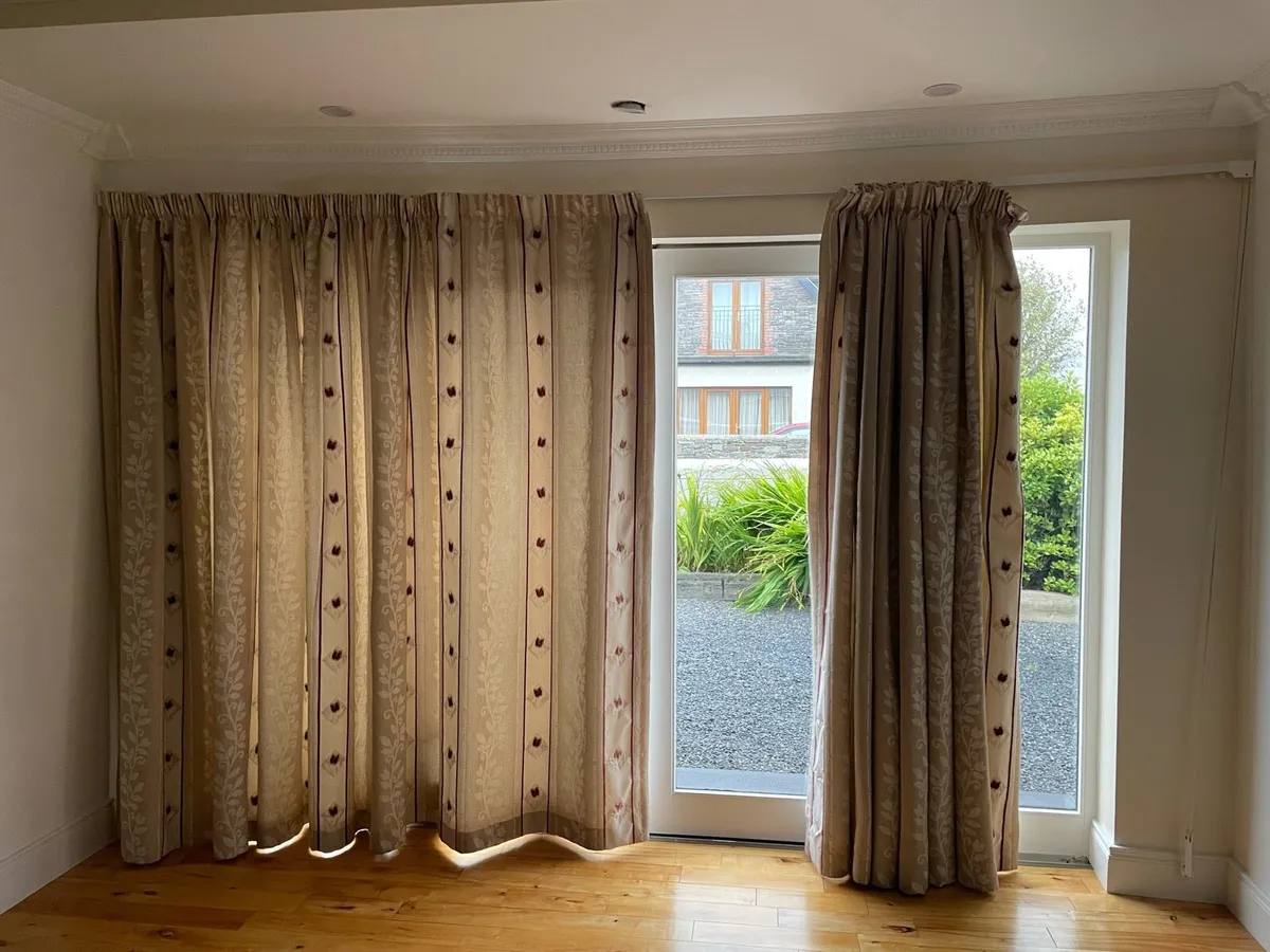 Fully lined curtains with bendable track - Image 4