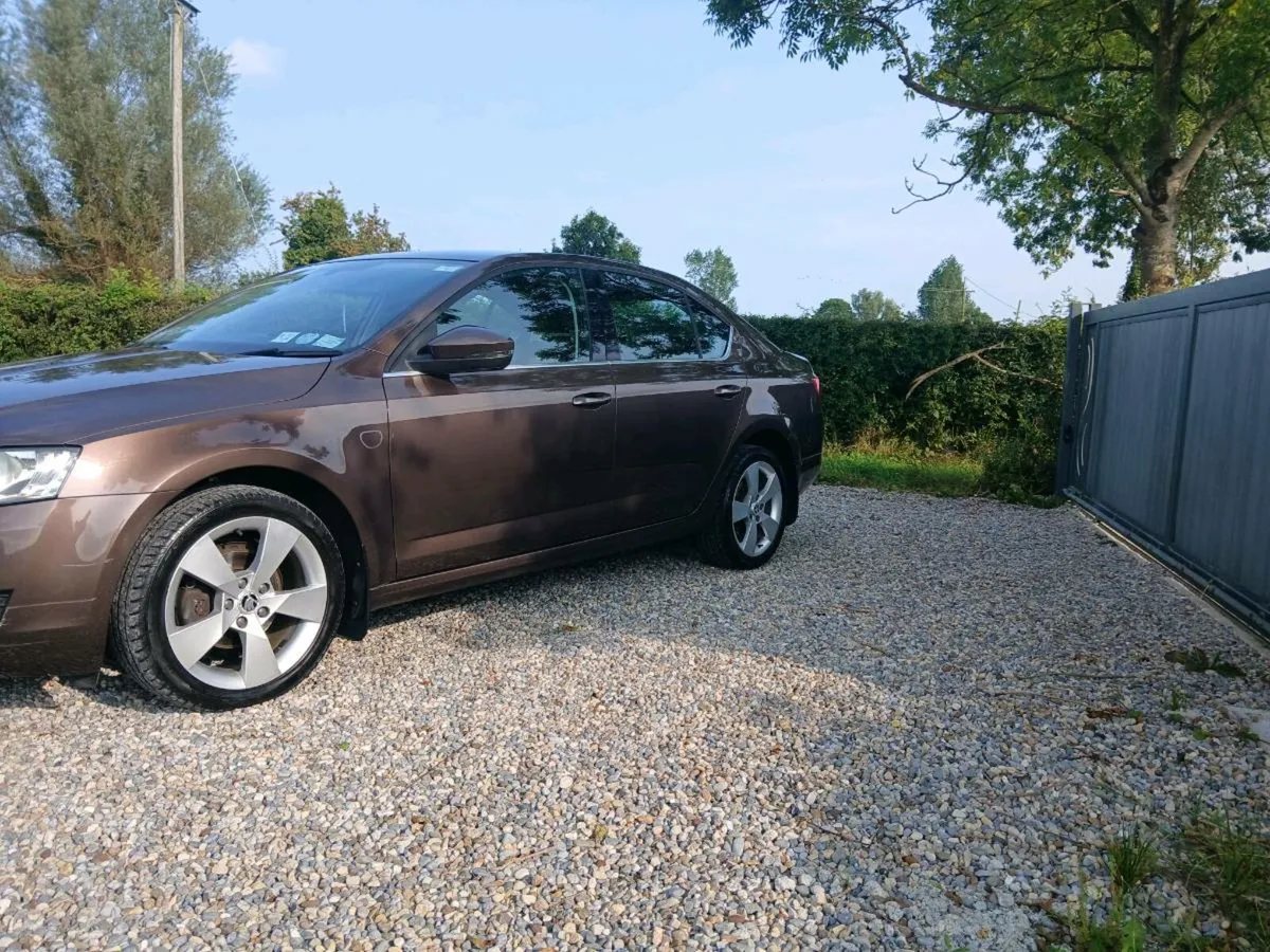 SKODA OCTAVIA 1.6TDI EXCELLENT CONDITION - Image 3